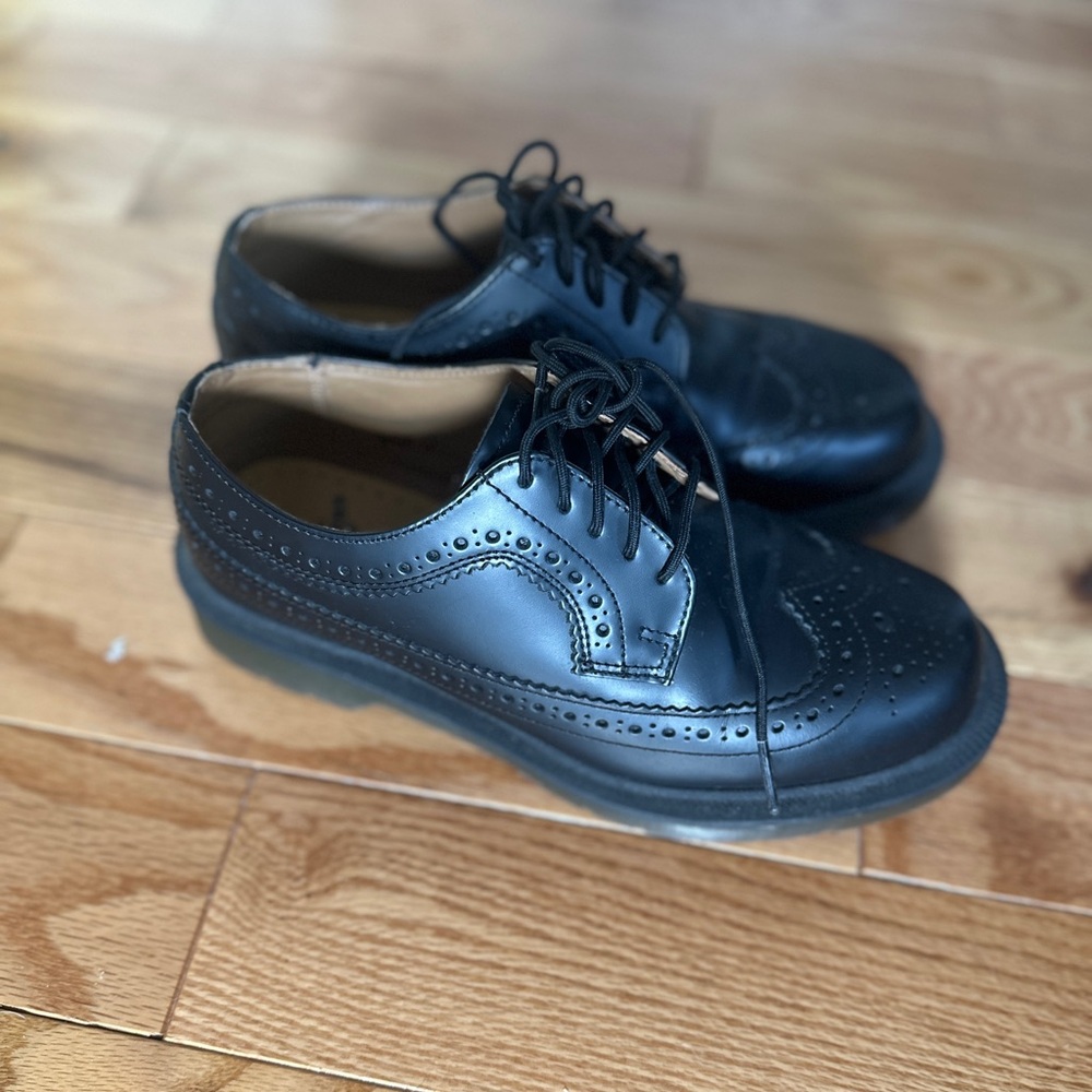 Smooth Leather Brogue Shoes - Dr Martens
